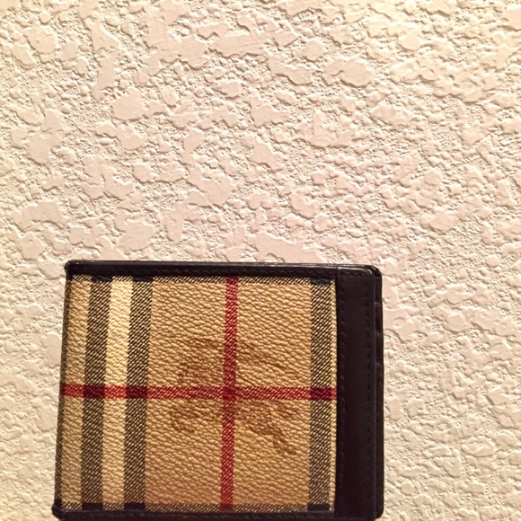 Burberry Other - Men’s Burberry Fold Wallet.